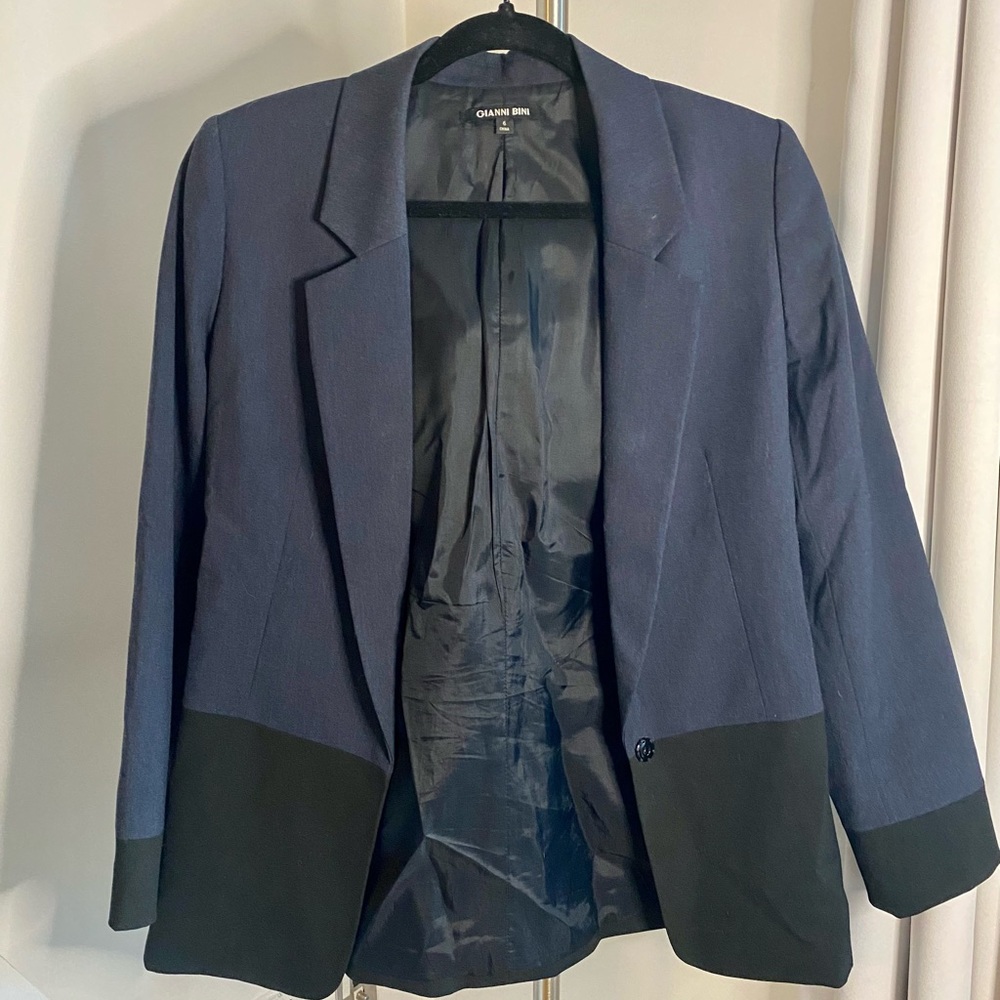 Gianni Bini. Size 6. Black & Navy Color Block Blazer.